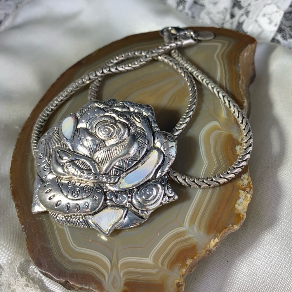 CHICO'S ROSE MOTHER OF PEARL NECKLACE